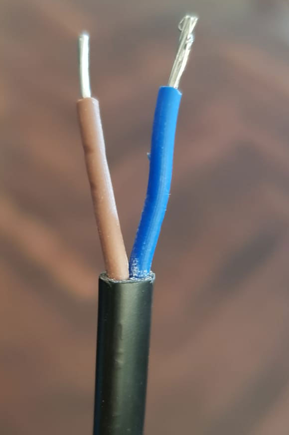 kahverengi mavi kablo